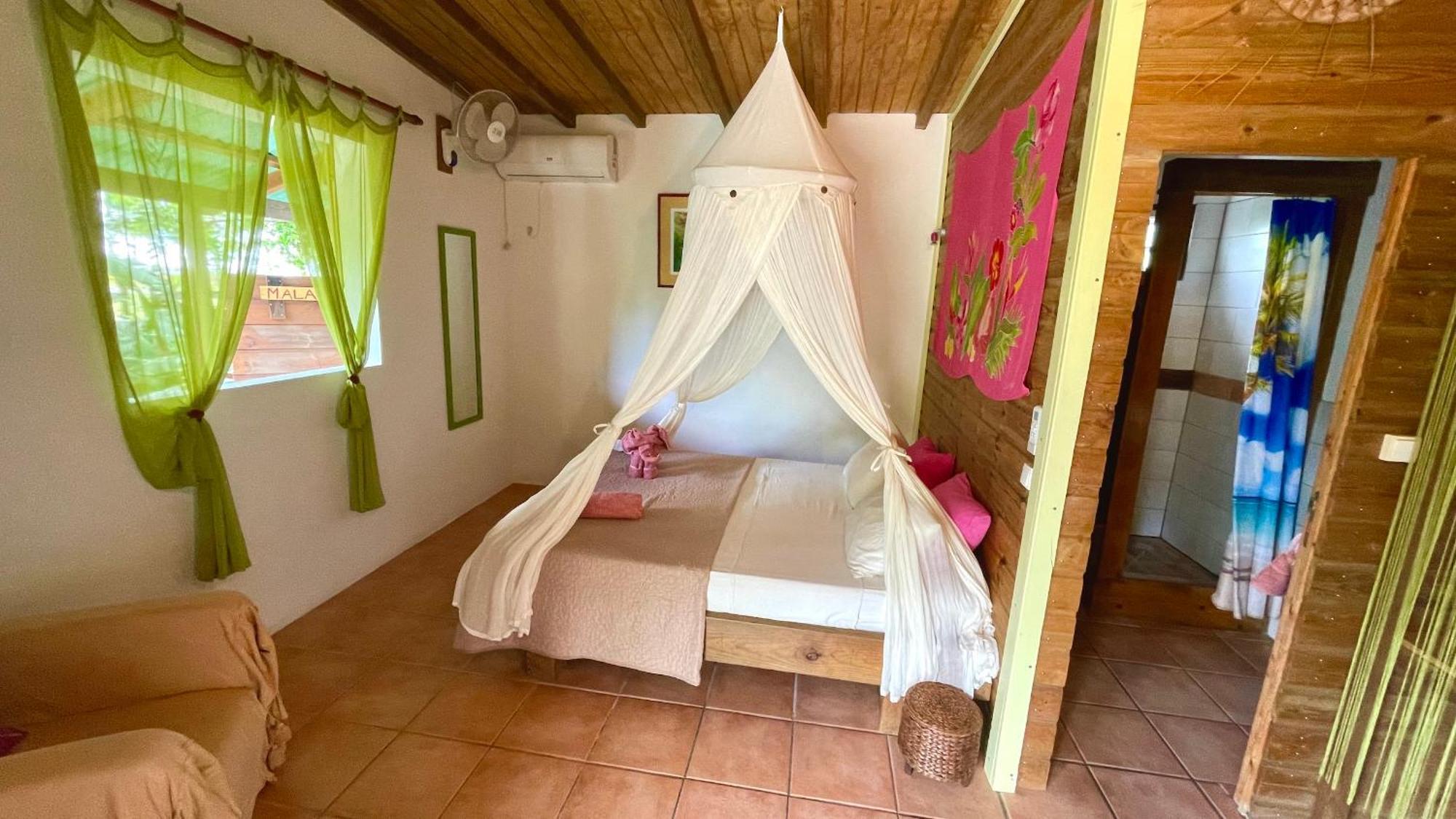 Gites Les Calebassiers Deshaies Kamer foto