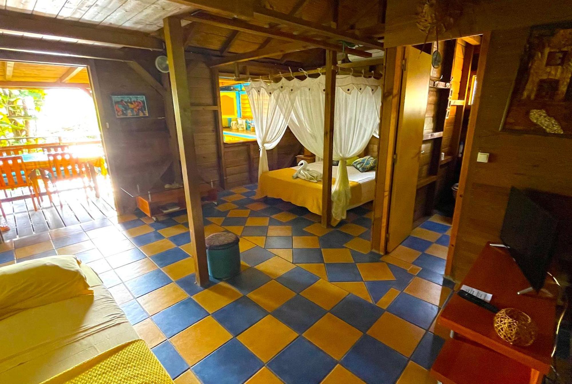 Gites Les Calebassiers Deshaies Kamer foto